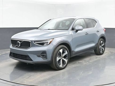 Used 2023 Volvo XC40 B4 Ultimate FWD image 10