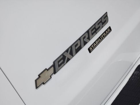 Used 2015 Chevrolet Express 2500 image 23