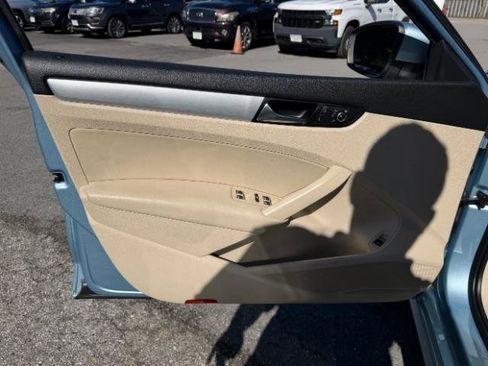 Used 2013 Volkswagen Passat TDI SE image 15