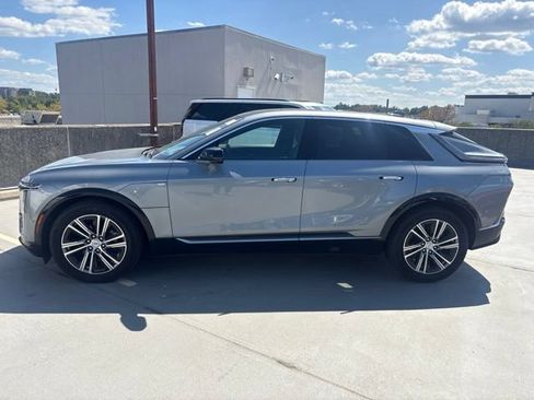 Certified 2025 Cadillac Lyriq Luxury AWD/4WD image 2