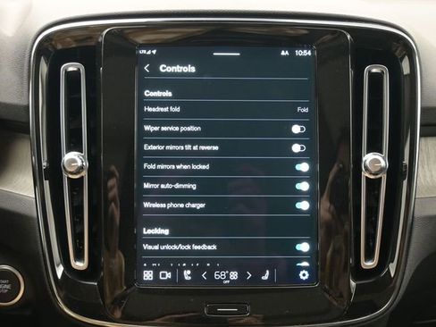 Used 2023 Volvo XC40 B4 Plus w/ Protection Package Premier image 16