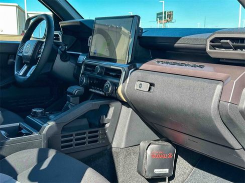 Used 2025 Toyota Tacoma TRD Sport image 21
