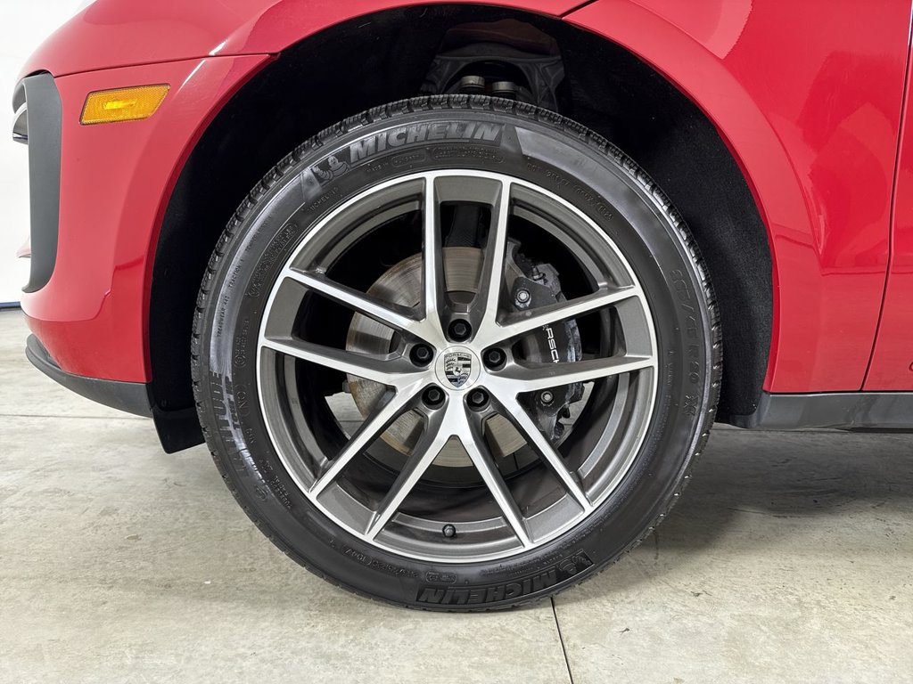 Certified 2025 Porsche Macan AWD/4WD image 13