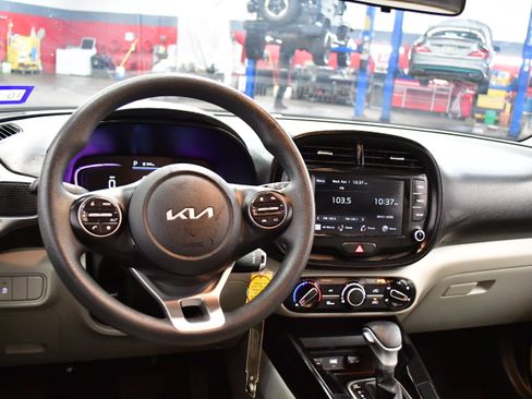 Used 2025 Kia Soul LX w/ LX Technology Package image 9