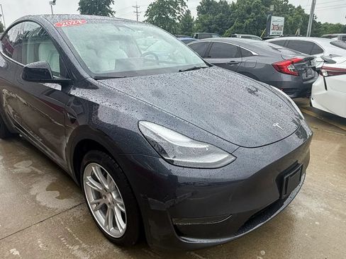 Used 2024 Tesla Model Y Long Range AWD/4WD image 2