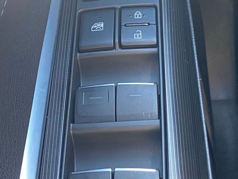 Used 2021 Toyota Venza XLE w/ Softex Package image 27