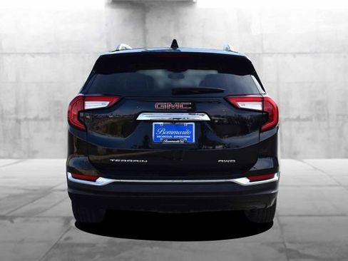 Used 2024 GMC Terrain SLT image 6