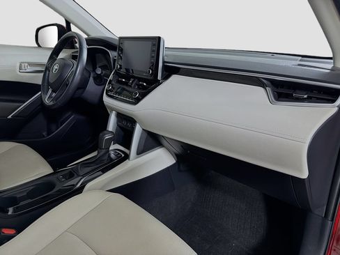 Used 2022 Toyota Corolla Cross XLE w/ Convenience Package FWD image 32