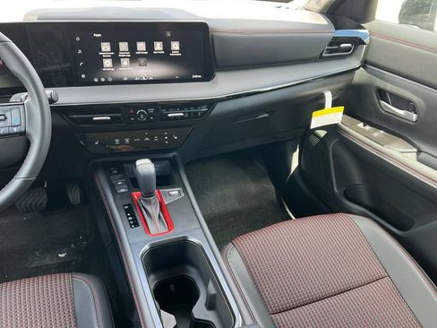 New 2026 Nissan Kicks SR w/ Cold Weather Package AWD/4WD image 32
