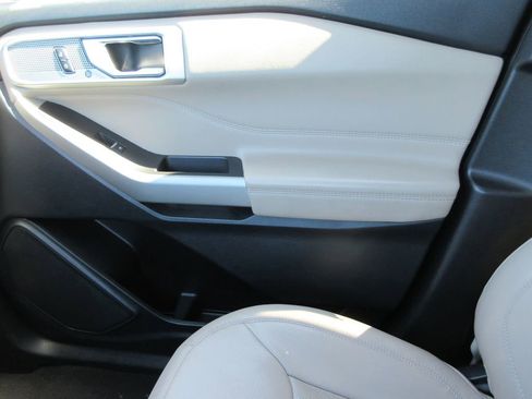Used 2023 Ford Explorer Limited image 35