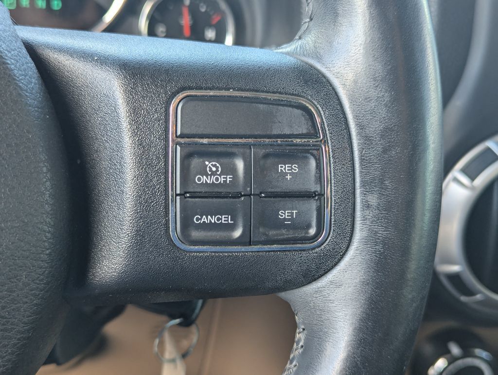 Used 2013 Jeep Wrangler Unlimited Sahara w/ Max Tow Pkg AWD/4WD image 20