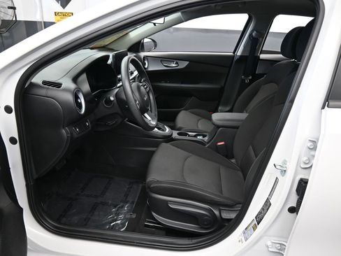 Used 2023 Kia Forte LXS image 11