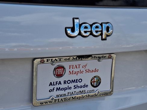 Used 2019 Jeep Cherokee Limited image 17