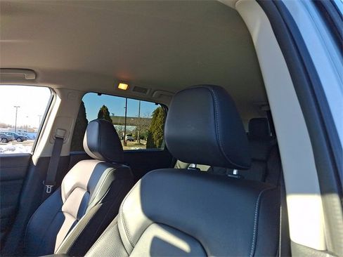 Used 2025 Nissan Pathfinder SL image 13