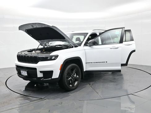 New 2025 Jeep Grand Cherokee L Laredo image 36