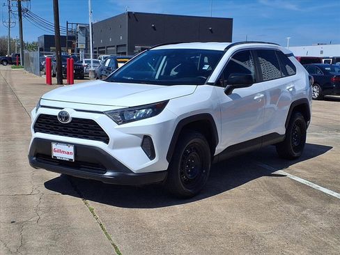 Used 2020 Toyota RAV4 LE image 3
