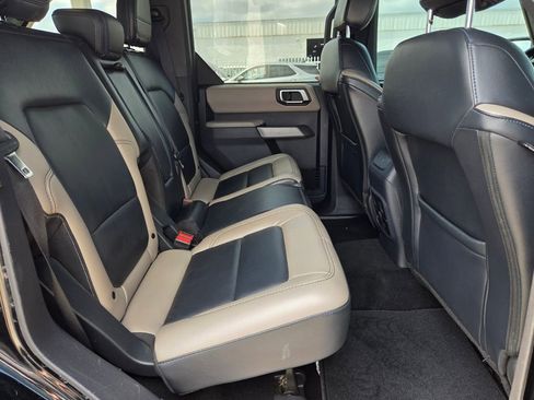 Used 2023 Ford Bronco Wildtrak image 16