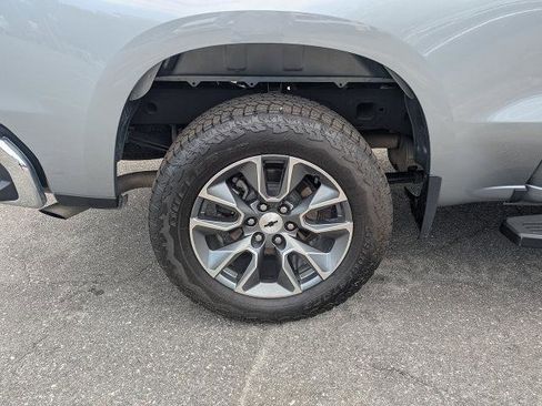 Used 2025 Chevrolet Silverado 1500 LT AWD/4WD image 11