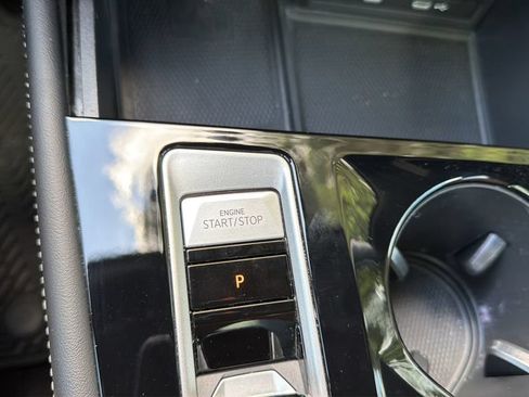 Used 2024 Volkswagen Atlas Cross Sport SE FWD image 25