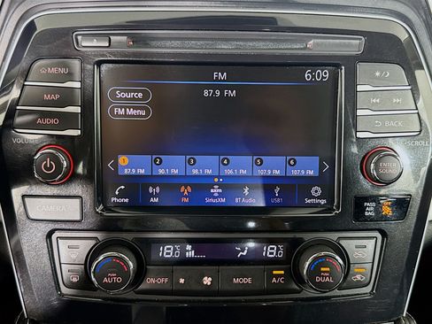 Used 2022 Nissan Maxima SL FWD image 16
