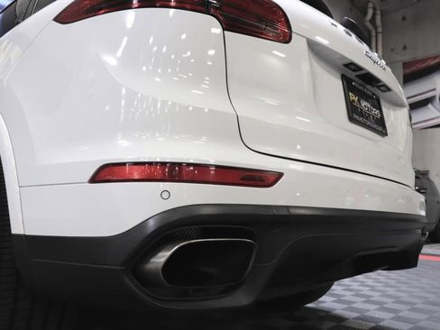 Used 2018 Porsche Cayenne Platinum Edition w/ Premium Package image 77