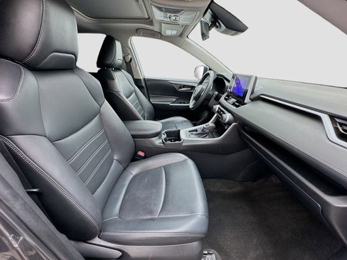 Used 2023 Toyota RAV4 XLE Premium image 20