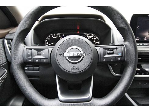 Used 2023 Nissan Rogue SV image 11