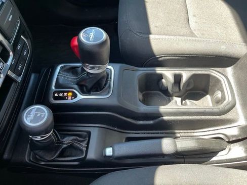 Certified 2023 Jeep Gladiator Overland w/ LED Lighting Group image 27