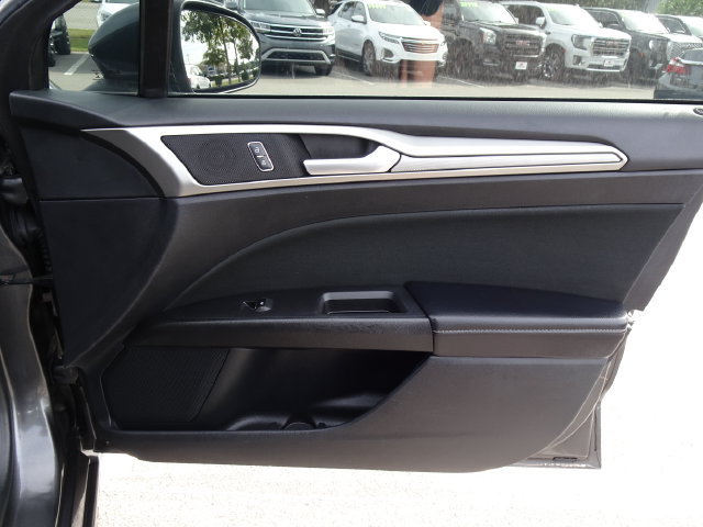 Used 2019 Ford Fusion SE FWD image 16