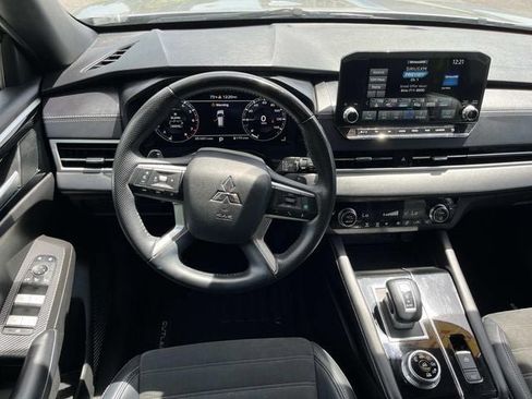 Used 2024 Mitsubishi Outlander SE Black Edition AWD/4WD image 12