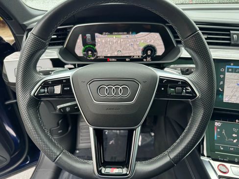 Used 2022 Audi e-tron S Premium Plus image 29