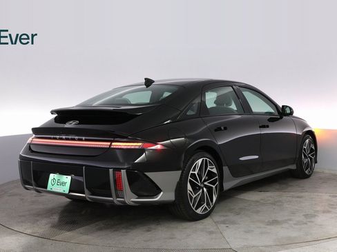 Used 2024 Hyundai Ioniq 6 Limited image 12