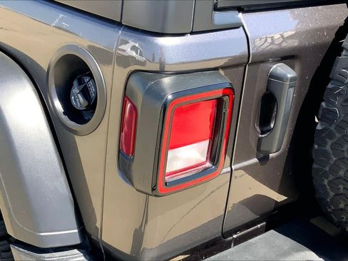 Used 2022 Jeep Wrangler Unlimited Sport image 27