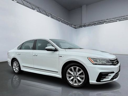 Used 2017 Volkswagen Passat 1.8T R-Line w/ R-Line Lighting Package image 24