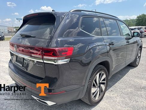 Used 2024 Volkswagen Atlas SE w/ Panoramic Sunroof Package AWD/4WD image 5