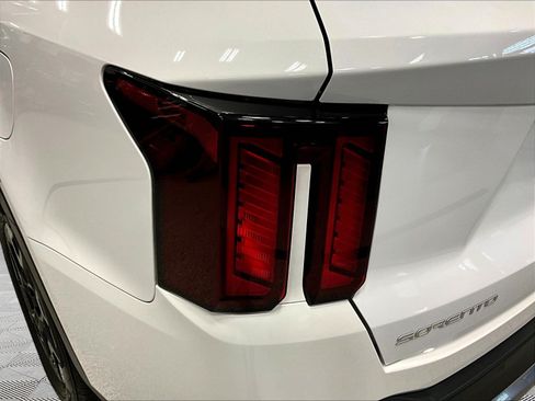 Used 2025 Kia Sorento S FWD image 23