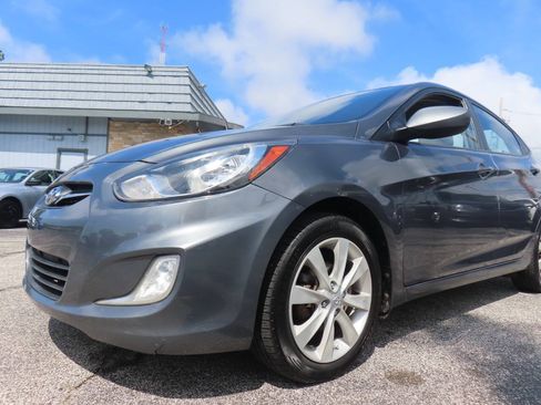 Used 2013 Hyundai Accent GLS w/ Premium Pkg FWD image 32