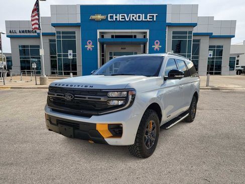 Used 2025 Ford Expedition Tremor image 1