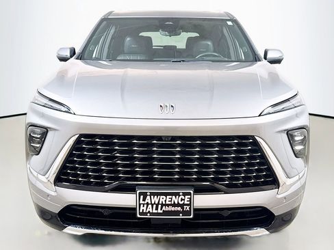 Certified 2025 Buick Enclave Avenir image 2