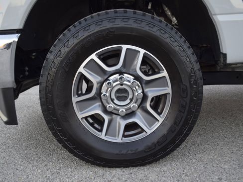 Used 2025 Ford F250 Lariat w/ FX4 Off-Road Package image 25