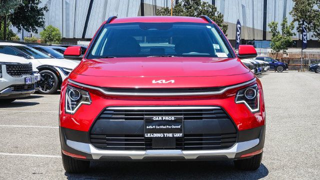 Certified 2025 Kia Niro EX FWD image 3