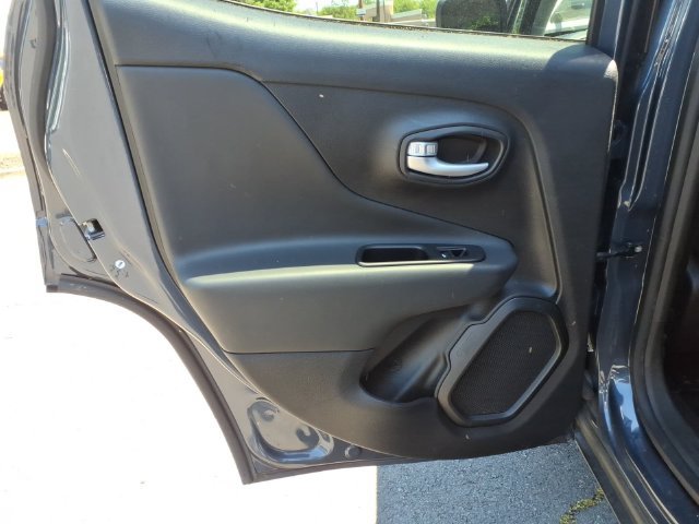 Used 2023 Jeep Renegade Latitude AWD/4WD image 21
