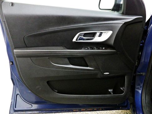 Used 2017 Chevrolet Equinox Premier w/ Enhanced Convenience Package AWD/4WD image 7