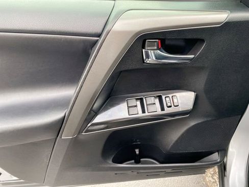 Used 2016 Toyota RAV4 SE image 13