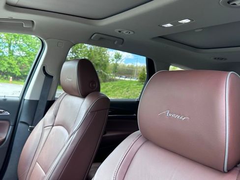 Used 2018 Buick Enclave Avenir w/ Avenir Technology Package AWD/4WD image 14
