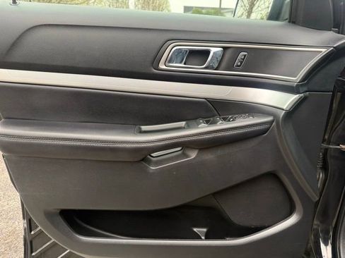 Used 2016 Ford Explorer XLT w/ Equipment Group 202A image 11