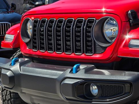 Used 2024 Jeep Wrangler Unlimited AWD/4WD image 6