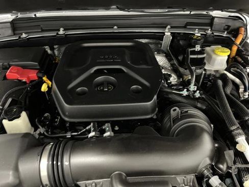 Used 2024 Jeep Wrangler Unlimited image 34