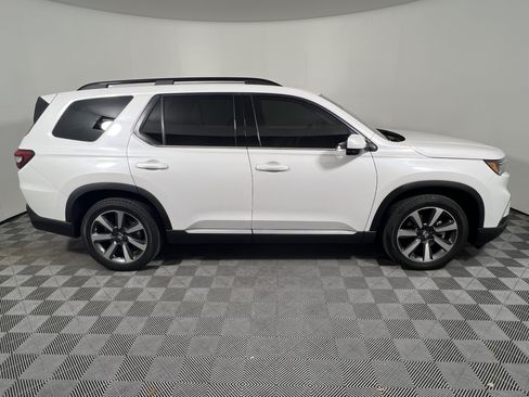 Used 2023 Honda Pilot Elite image 6