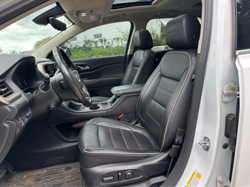 Used 2021 GMC Acadia Denali w/ Denali Technology Package AWD/4WD image 10